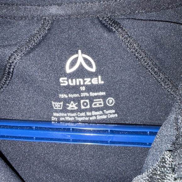 Sunzel Full-Zip - Picture 5 of 5